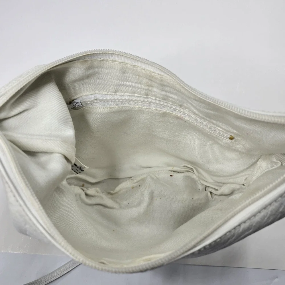 Vtg White Leather Crescent Shoulder Bag Hong Kong Women's Small‎ Pebble Leather